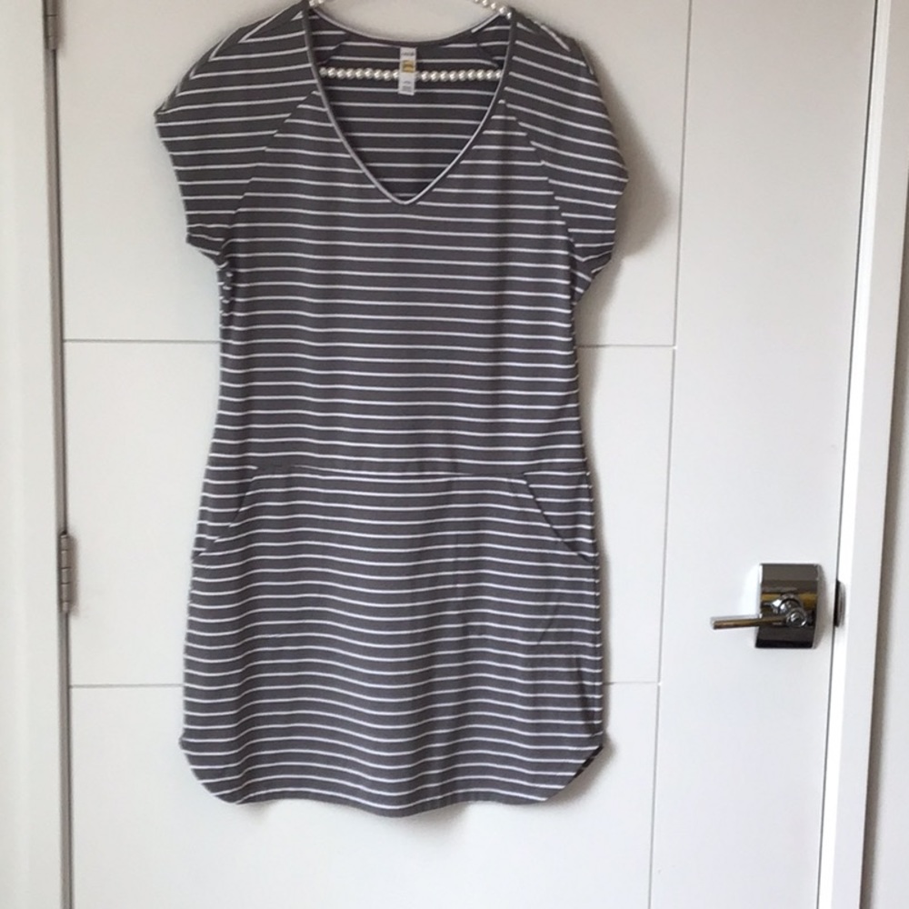 M, CASUAL GREY & White stripes dress